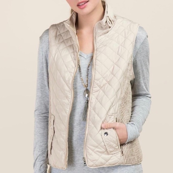 Francesca’s Cream Full Zip Quilted Puffer Vest - Picture 1 of 6